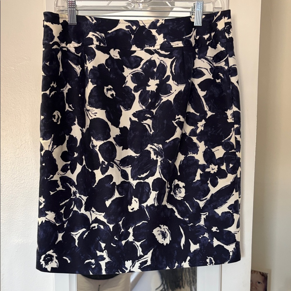 Jones New York Navy and White Floral Skirt